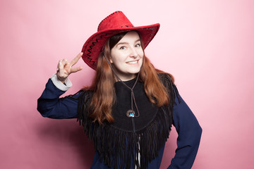 Mädchen mit Cowboyhut