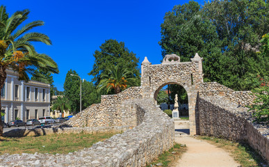 Fototapeta na wymiar old gate of medieval fortress in Nafplio, Greece