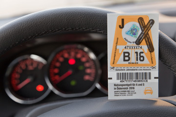 Autobahnvignette / Autobahn Maut Österreich: Jahres-Vignette 2016