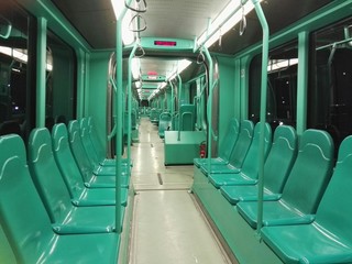 Fototapeta na wymiar Interno di tram vuoto