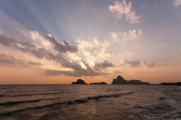 Obraz na płótnie Canvas beach sunrise or sunset