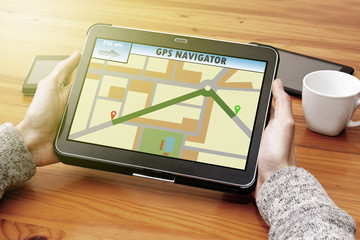 gps hands with the tablet on the desktop