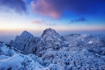 Schneeszene des Huangshan-Hügels im Winter
