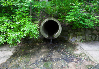 The run-off pipe discharging water