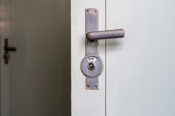 Alte Toilettentür Frei Schild