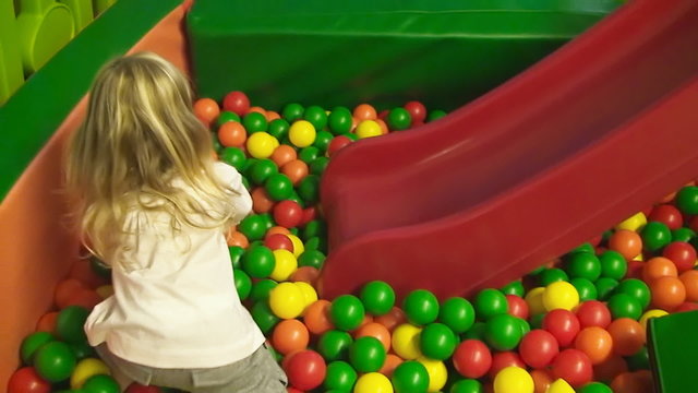 Game room girl ball pool 4
