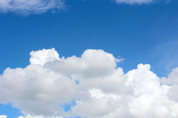 Obraz na płótnie Canvas beautiful blue sky with clouds