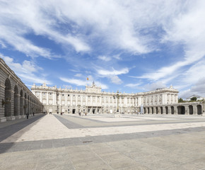 Fototapeta na wymiar Royal Palace and tourists Armory Square