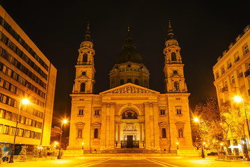 Fototapeta na wymiar St Stephen (St Istvan) Basilica in Budapest