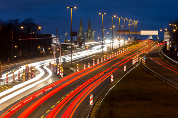 Fototapeta na wymiar evening traffic lights cologne germany