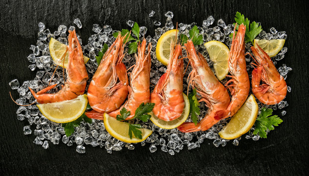 Cooked prawns served on black stone
