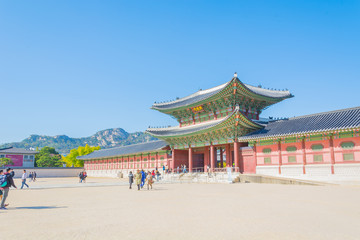 Obraz premium Piękna architektura w pałacu Gyeongbokgung w mieście Seul