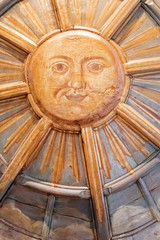Sculpture of the sun with a smiling face