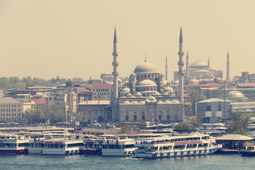 Fototapeta na wymiar Ferries to the background Mosque