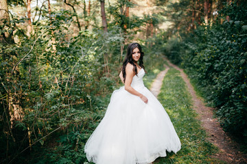 Fototapeta premium Beautiful bride posing in her wedding day