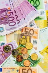 Viele verschiedene Euro-Geldscheine