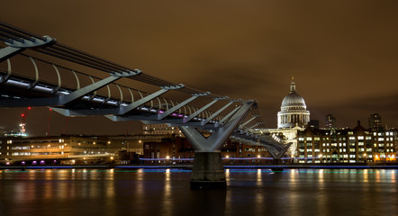 Fototapeta na wymiar Millennium Bridge and St Paul's Cathedral in London at Night
