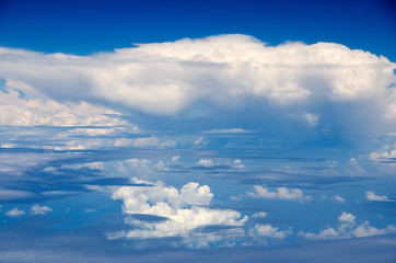 Fototapeta premium Traum vom Fliegen: Freiheit über den Wolken :)