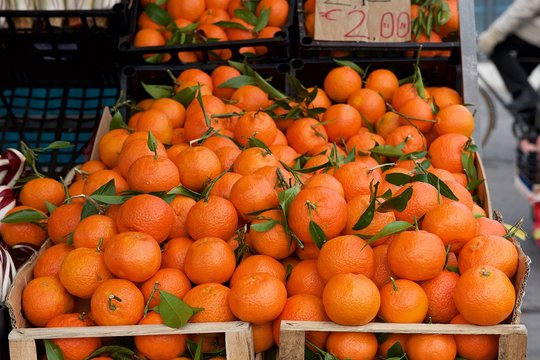 Fresh mandarins in the market