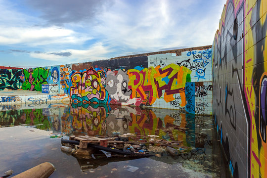 Graffitis in a abandoned pool