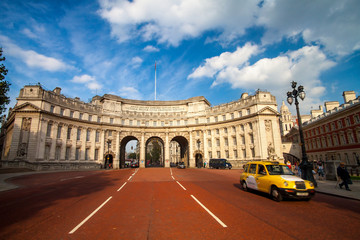 Admiralty Arch - entrance from Trafalgar Square to St.James`s Park Buckingham Palace 
