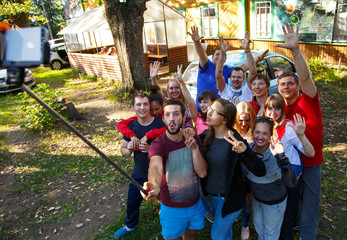 Obraz na płótnie Canvas Group of friends taking selfie with selfie stick outdoors