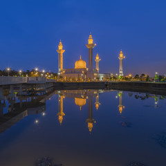 Fototapeta na wymiar Tengku Ampuan Jemaah Mosque, Bukit Jelutong Shah Alam, Malaysia at dusk in square