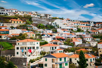 Fototapeta na wymiar small houses in Funchal