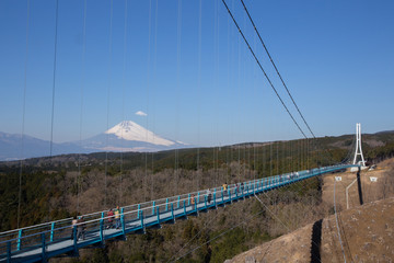 Fototapeta na wymiar 三島スカイウォークと富士山