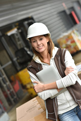 Store manager controlling store in warehouse