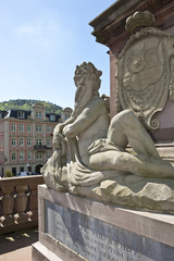 Das Karl-Theodor-Denkmal des Kurfürst Karl Theodor auf der  Alte Brücke bzw.der Karl-Theodor-Brücke   Heidelberg, Neckar, Baden- Würtemberg, Deutschland, Europa