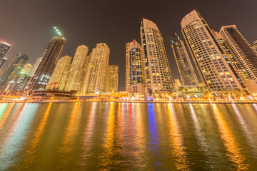 Obraz premium Dubai - JANUARY 10, 2015: Marina district on January 10 in UAE, Dubai. Marina district is popular residential area in Dubai