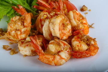 Grilled shrimps with garlic