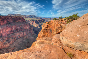 Fototapeta na wymiar Arizona-Grand Canyon National Park-N Rim-Toroweep. This image shows the spectacular 3000 ft. sheer drop to the mighty Colorado River.