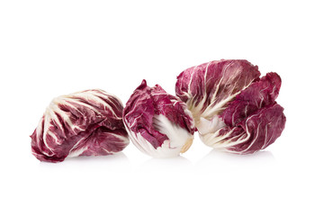 Fototapeta premium Sałatka Radicchio, czerwona na białym tle