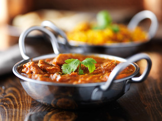 indian butter chicken curry in balti dish - obrazy, fototapety, plakaty