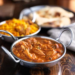 Crédence de cuisine en verre imprimé Plats de repas balti dish with butter chicken indian curry