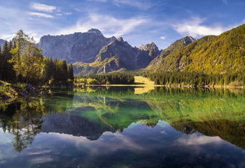 Panorama wysokiej rozdzielczości jeziora w Alpach - obrazy, fototapety, plakaty