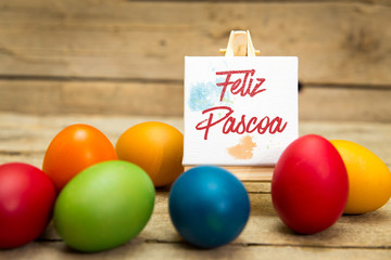 bunte Eier mit Text auf Leinwand