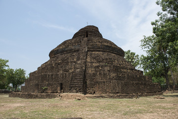 Fototapeta na wymiar Parque histórico arqueológico de Si Satchanalai y Chaliang. Templos, Stupas y chedi budistas. Sukhothai,Tailandia