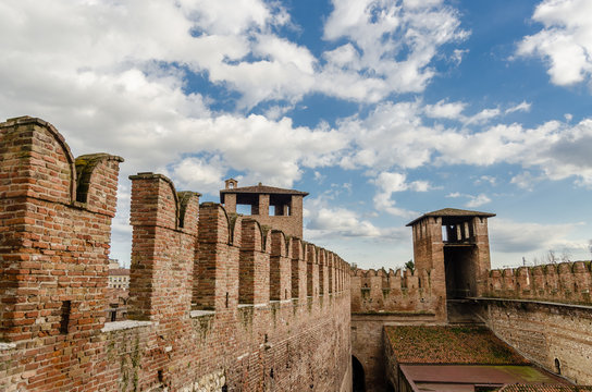 Castelvecchio, fortress, Adige river, Verona,  Veneto, Italy.