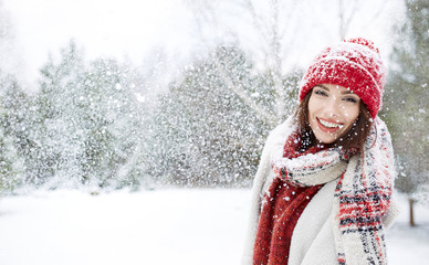 Winter smiling woman - 101697650