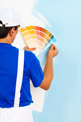 painter man looking a color palette © guerrieroale