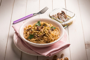 spaghetti with anchovies and pistachio nuts