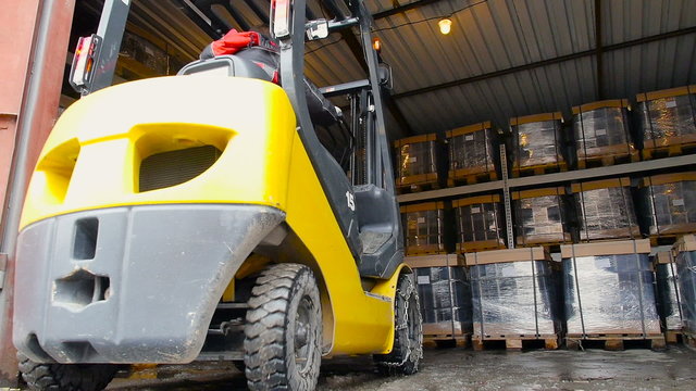 forklift to move boxes and goods
