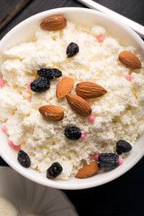 Cottage cheese with almond