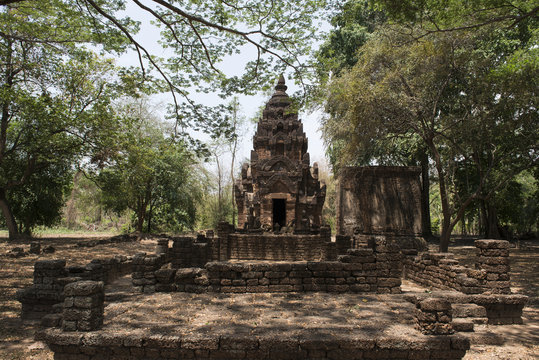 Parque histórico arqueológico de Si Satchanalai y Chaliang. Templos, Stupas y chedi budistas. Sukhothai,Tailandia
