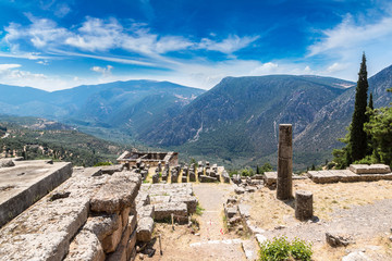 Fototapeta na wymiar Ancient ruins in Delphi