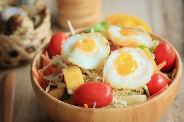 salad vegetable quail eggs