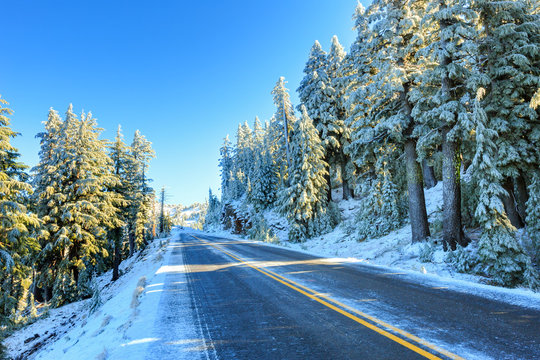 Fototapeta Snowy winter road